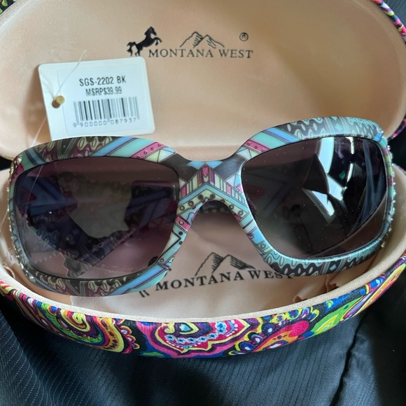 Montana West Black Sunglasses with Dark Tinted Lenses - Picture 4 of 7